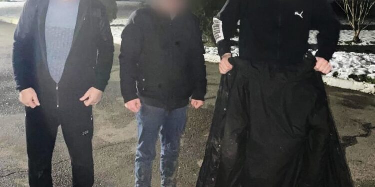 Що для ухилянта може бути страшніше Тиси? Крижана Тиса. Трьох ледве врятували (ФОТО)