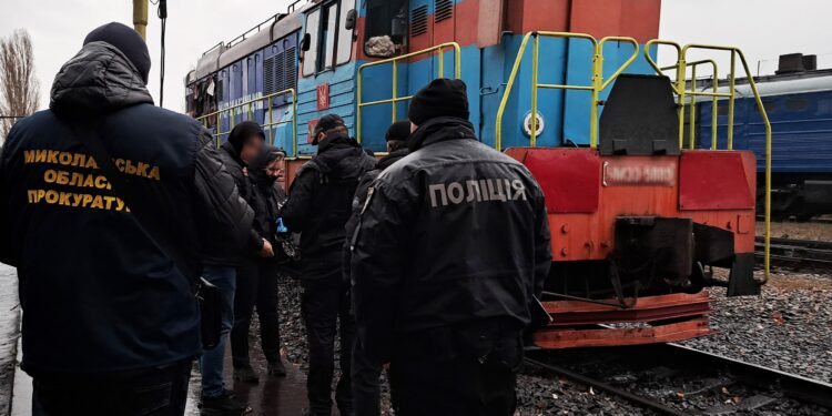 Замначальника депо «Миколаїв» налагодив «бізнес» – за кожну поїздку машиністи віддавали йому 4 тис.грн. або 100 л пального (ФОТО, ВІДЕО)