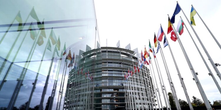 Європарламент закликав вжити «швидких і рішучих заходів» у відповідь на ескалацію війни росії проти України