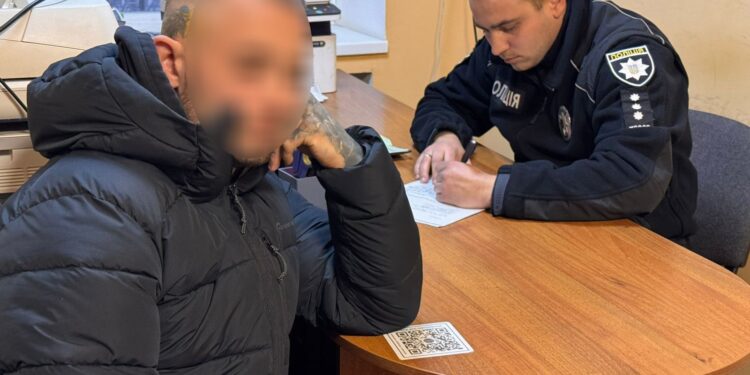 У Миколаєві притягнули до відповідальності блогера, який знімав відеоролики у поліцейському однострої (ФОТО, ВІДЕО)