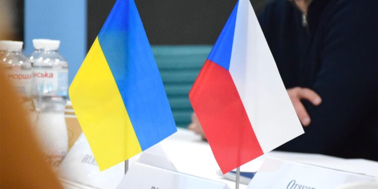 Миколаїв відвідали представники уряду Чеської Республіки та ГО «PostBellum» – привезли квадрокоптери, тепловізори та апарати ШВЛ (ФОТО)