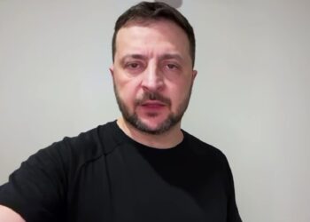 Внаслідок ракетного удару росіян по Дніпровщині 4 людини загинули, рятувальна операція триває, – звернення Зеленського (ВІДЕО)
