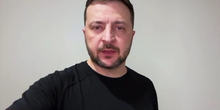 Внаслідок ракетного удару росіян по Дніпровщині 4 людини загинули, рятувальна операція триває, – звернення Зеленського (ВІДЕО)