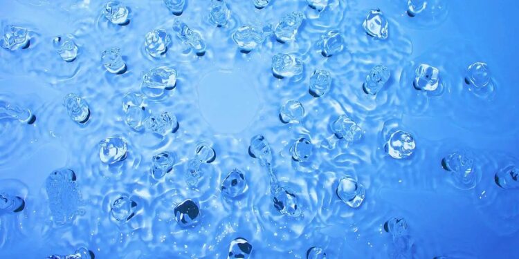 Створено пластик, який повністю розкладається у морській воді