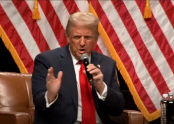 Трамп заявив, що історію про його зв’язки з РФ вигадали демократи, бо вони – хворі