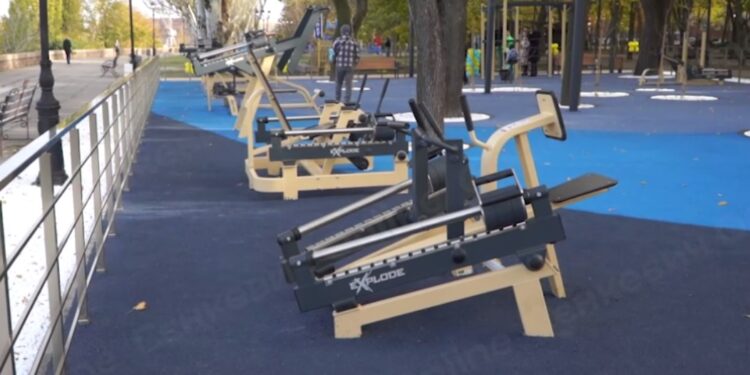 Скандальне будівництво на Верхньому БАМі завершено – мер Миколаєва відкрив спортмайданчик (ВІДЕО)