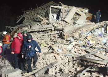 Ворог вдарив балістикою по місцю дислокації поліції. Є загиблий, багато поранених (ФОТО)