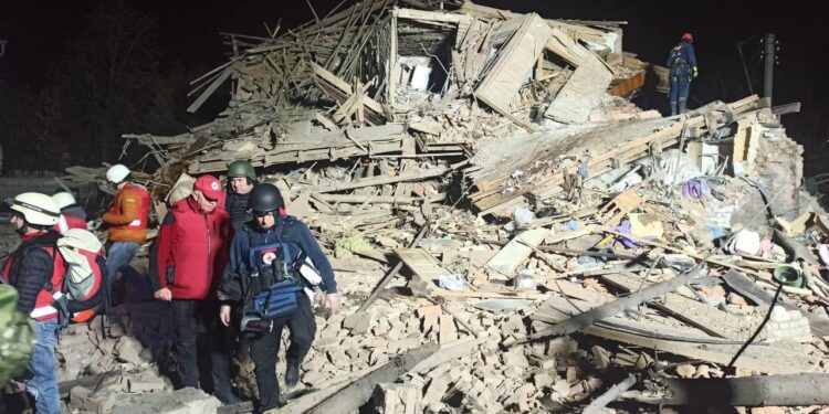 Ворог вдарив балістикою по місцю дислокації поліції. Є загиблий, багато поранених (ФОТО)