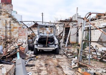 2 загиблих, 7 постраждалих, зокрема, 2 дітей – у Миколаєві поліція фіксує наслідки ворожої атаки (ФОТО)