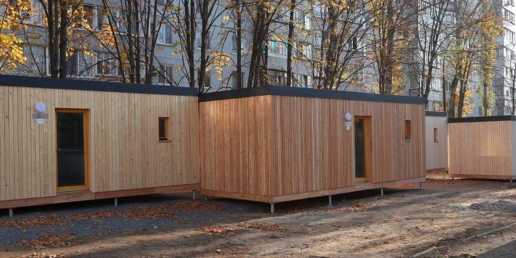 У модульному містечку для ВПО у Південноукраїнську на Миколаївщині встановлено перші чотири будинки (ФОТО)