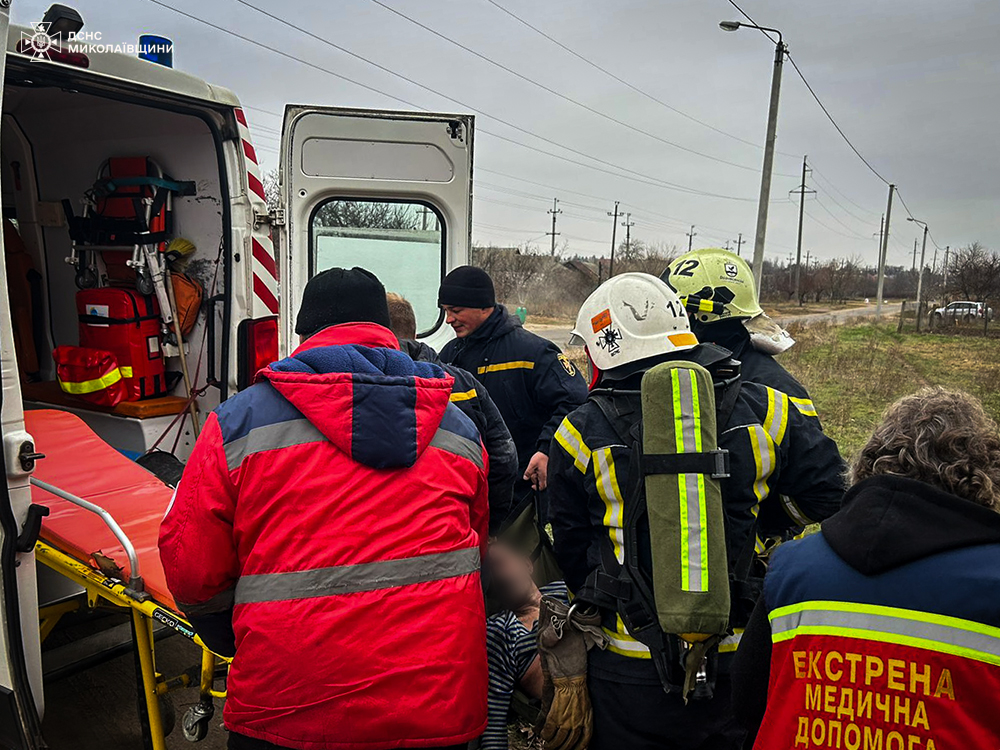 Вогнеборці Миколаївщини врятували чоловіка під час гасіння пожежі у Вознесенську (ФОТО) 4