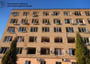 Росія закидала Запоріжжя КАБами, пошкоджена лікарня, є загиблі і поранені (ФОТО, ВІДЕО)