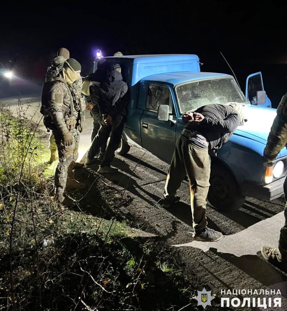 Поліцейські викрили угруповання зловмисників, які розкрадали дизпаливо з тепловозів депо «Миколаїв» (ФОТО) 4