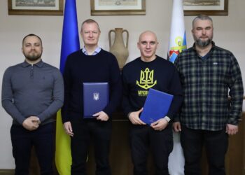 В рамках кредитної лінії для КП «Миколаївські парки» на 43 млн.грн. – у Миколаєві підписали документ щодо придбання 5 підмітально-прибиральних машин (ФОТО)
