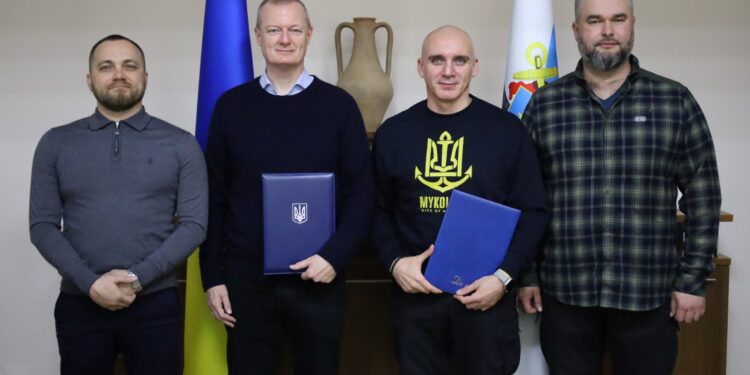 В рамках кредитної лінії для КП «Миколаївські парки» на 43 млн.грн. – у Миколаєві підписали документ щодо придбання 5 підмітально-прибиральних машин (ФОТО)