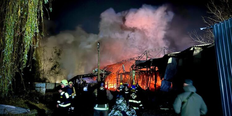 Одеса вночі знову була атакована – постраждав житловий сектор (ФОТО, ВІДЕО)
