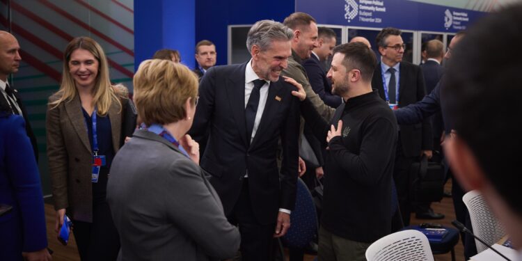 Виявом слабкості чи торгівлею не можна купити справедливий мир, – Зеленський в Будапешті (ФОТО)