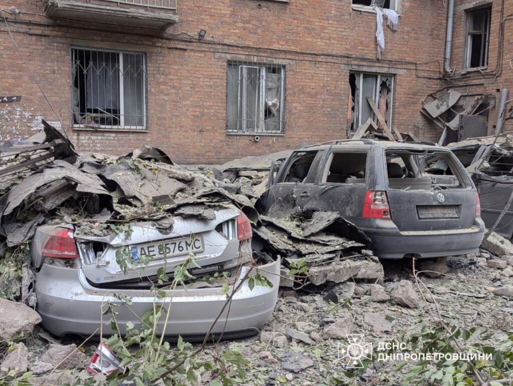 Внаслідок удару по Кривому Рогу вже відомо про 7 постраждалих, зокрема, двох дітей, - Зеленський (ФОТО) 8