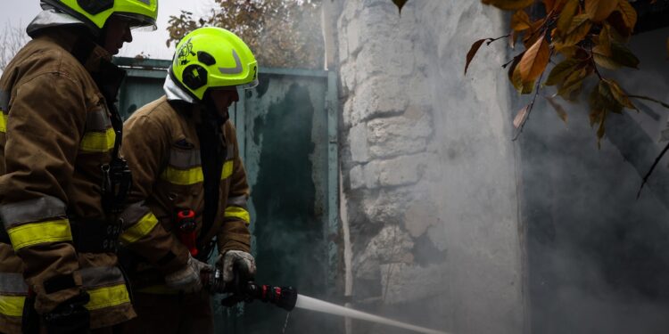 У центрі Миколаєва горіла господарська споруда (ФОТО)