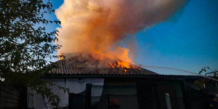З 16 пожеж на Миколаївщині за добу дві спалахнули через російські обстріли (ФОТО)