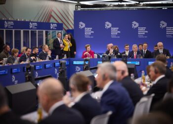 Виявом слабкості чи торгівлею не можна купити справедливий мир, – Зеленський в Будапешті (ФОТО)