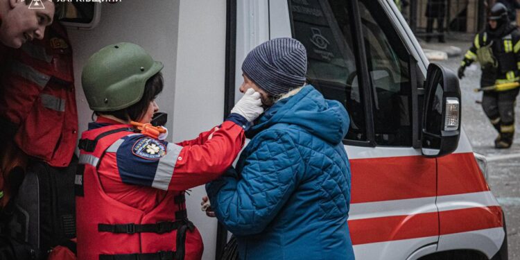 Російські терористи вдарили по житловій забудові Харкова і Одеси (ФОТО, ВІДЕО)