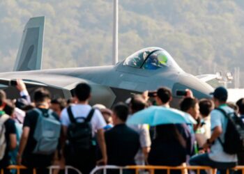 Китай представив винищувач-невидимку J-35, і тепер конкурує із США