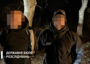 Затримали одеських ТЦКшників, які вимагали з чоловіків гроші на блокпостах. Під час обшуку один з них погрожував вбити працівника ДБР (ФОТО)