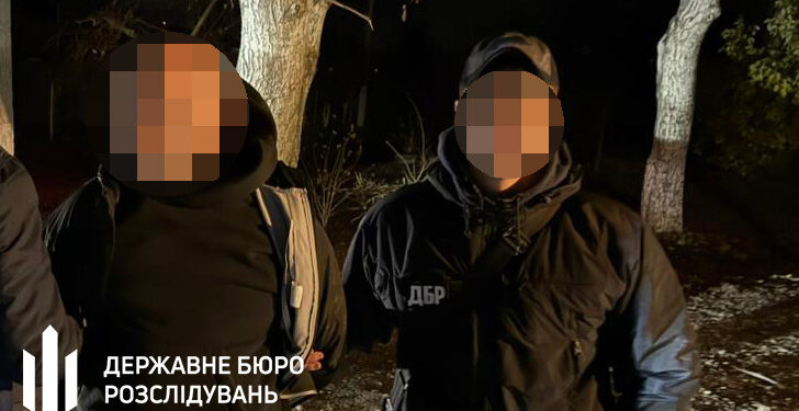 Затримали одеських ТЦКшників, які вимагали з чоловіків гроші на блокпостах. Під час обшуку один з них погрожував вбити працівника ДБР (ФОТО)