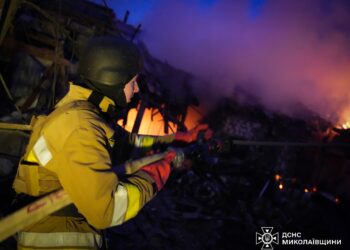Рятувальники показали наслідки вечірньої ракетної та ранкової дронової атаки росіян на Миколаїв (ФОТО, ВІДЕО)