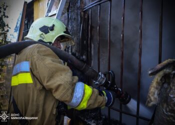 У Миколаєві зранку горіла СТО (ФОТО)