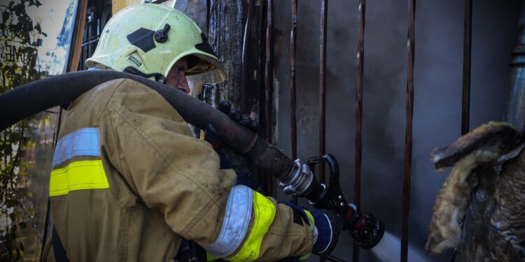 У Миколаєві зранку горіла СТО (ФОТО)