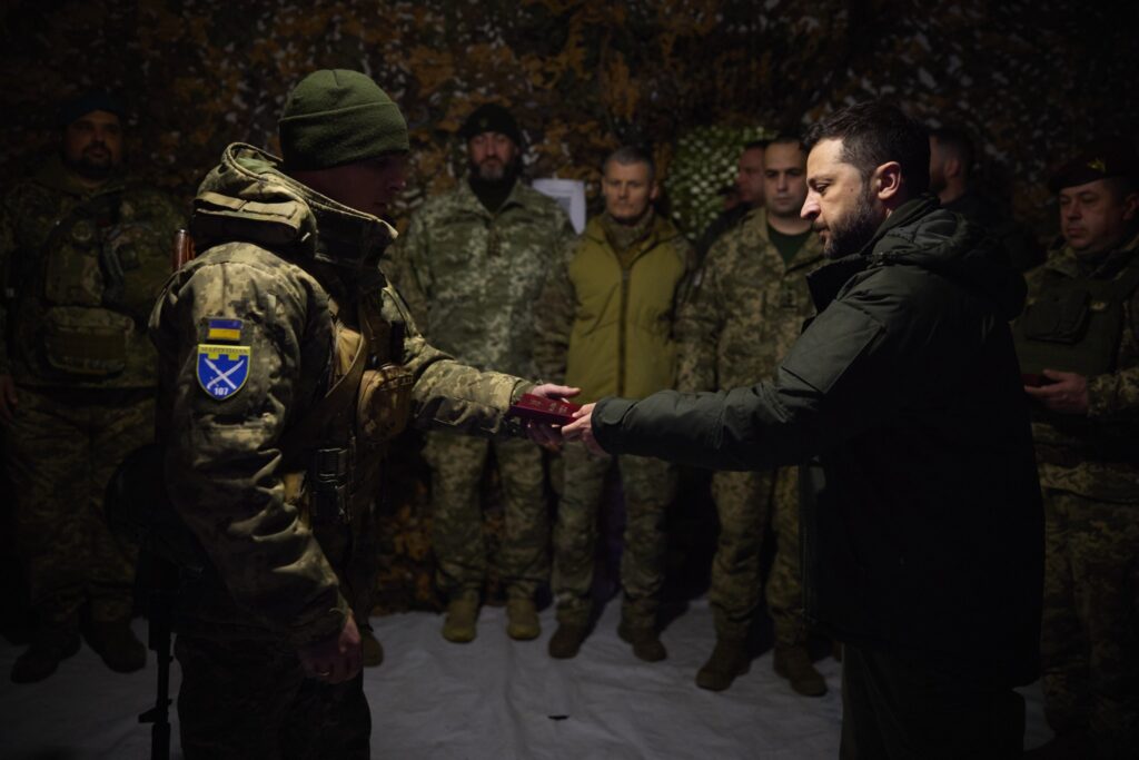 Зеленський відвідав Покровськ та нагородив захисників (ФОТО) 16