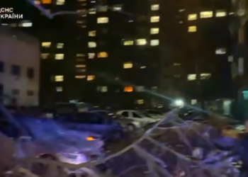 росія вдарила по дев’ятиповерховому будинку в Сумах