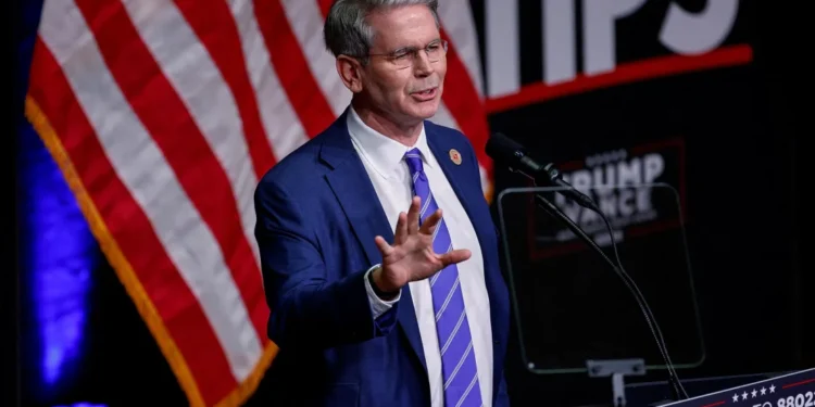 Він хоче бути “смотрящим” по Україні.  Адвокат Епштейн вимагав гроші у кандидатів на посади за вплив на Трампа