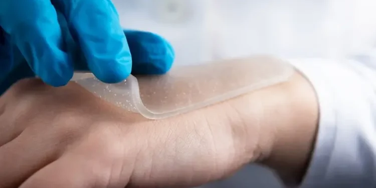 Українські науковці створили гідрогелеву пов’язку, яка вже рятує життя наших воїнів