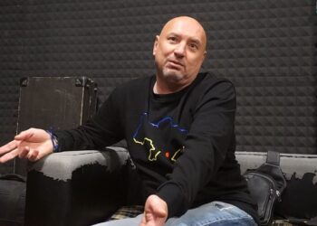 “І після війни волонтерам буде що робити”. Відверті розмови з актором Михайлом Жоніним (ВІДЕО)