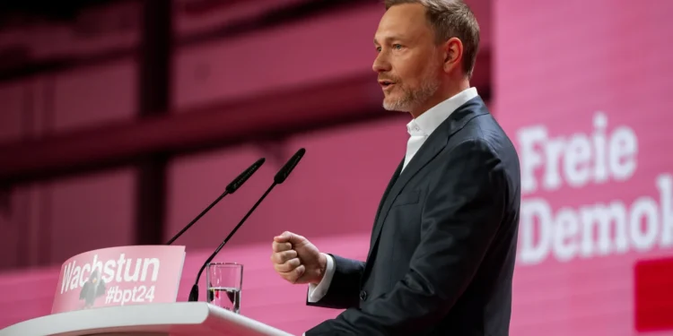 У Німеччині ексміністр фінансів заявив, що Шольц звільнив його після пропозиції дати Україні Taurus