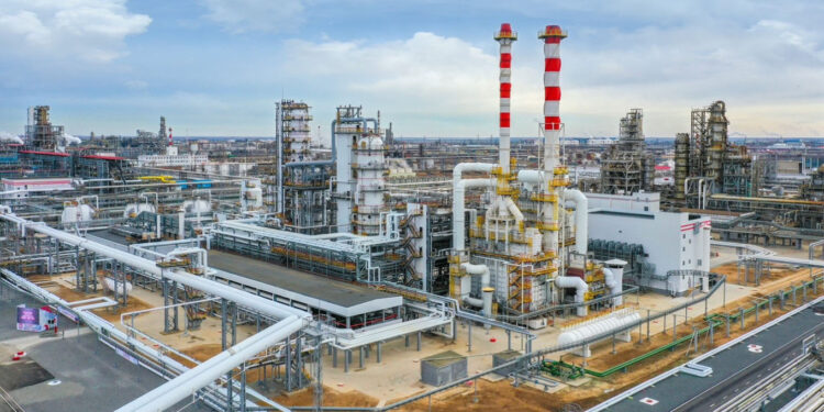 Санкції працюють. У РФ частково зупинили роботу 3 НПЗ