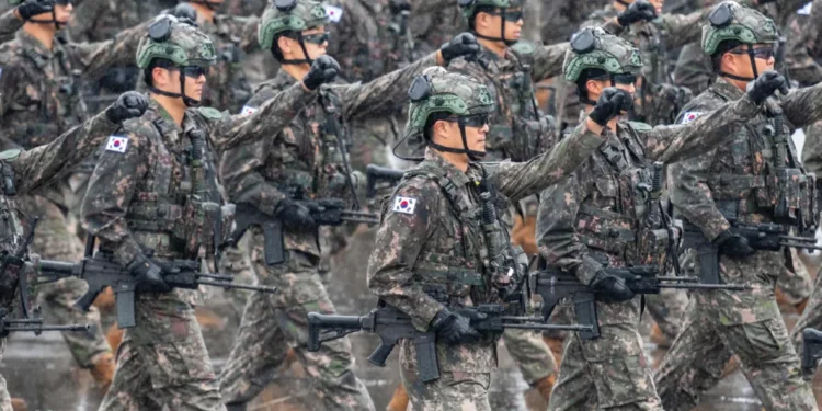 У Південній Кореї суд виніс вирок чоловіку, який навмисно погладшав, щоб уникнути служби в армії