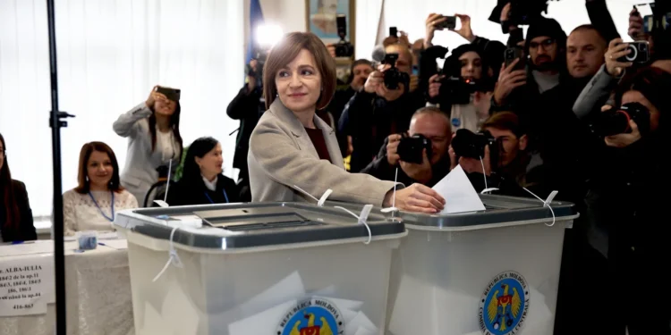 Санду перемогла на виборах в Молдові, її конкурент визнав це