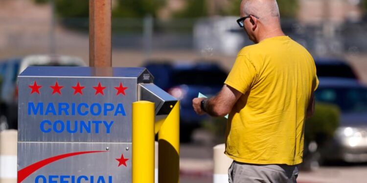 США перед виборами. Підпал скриньок і бюлетнів – вандалізм чи “напад на демократію”?