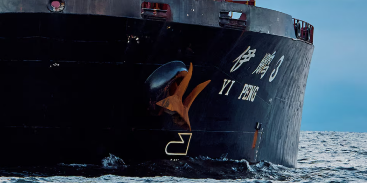 Китайське судно, яке пошкодило телекомунікаційні кабелі в Балтійському морі, отримувало інструкції від російської розвідки – The Wall Street Journal