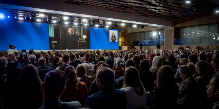 Російські окупанти утримують у полоні щонайменше 6 мерів міст і голів громад України, – Зеленський