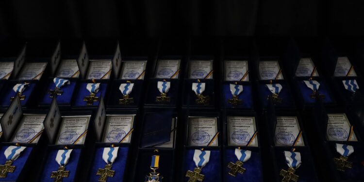 До Дня ЗСУ у Миколаєві вручили 42 відзнаки «За оборону Миколаєва», 9 з яких – посмертно (ФОТО)