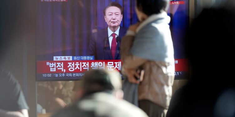 Президент Південної Кореї вибачився за введення воєнного стану і заявив, що щиро шкодує
