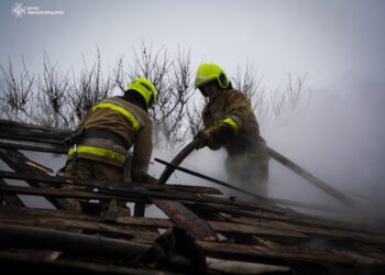 У Миколаєві горів житловий будинок, загинув чоловік (ФОТО, ВІДЕО)