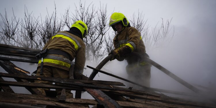 У Миколаєві горів житловий будинок, загинув чоловік (ФОТО, ВІДЕО)