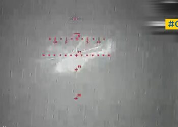 Вони тепер ще й відстрілюються – морські дрони СБУ атакували гвинтокрили РФ, які на них полювали (ВІДЕО)