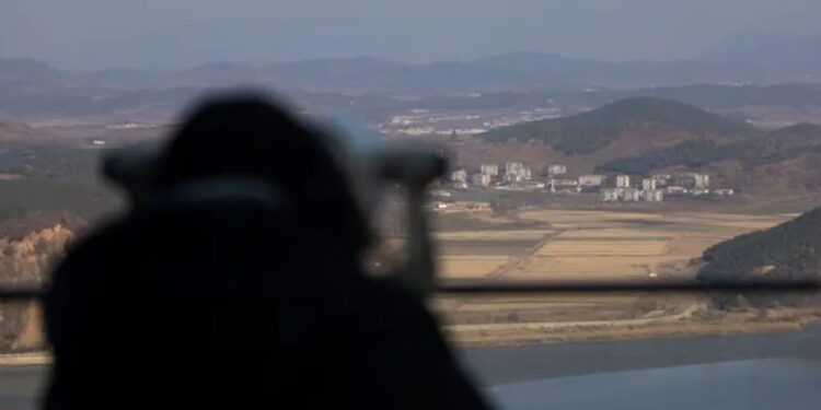 Що там у Кіма? У Південній Кореї відкрили кафе з оглядовим майданчиком – на Південну (ФОТО)